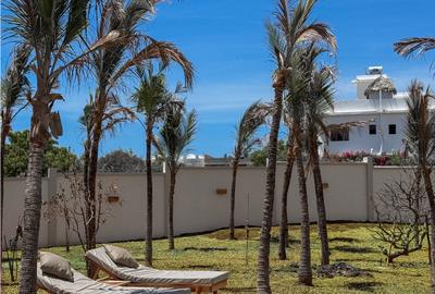 4 Bed Villa with En Suite in Watamu - 2