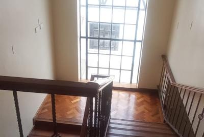 5 Bed Townhouse with En Suite in Lavington - 4