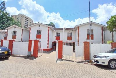 4 Bed Townhouse with En Suite at Hundred Avenue