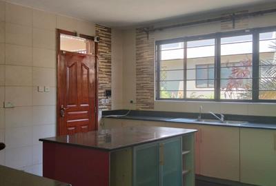 5 Bed Townhouse with En Suite in Lavington - 4