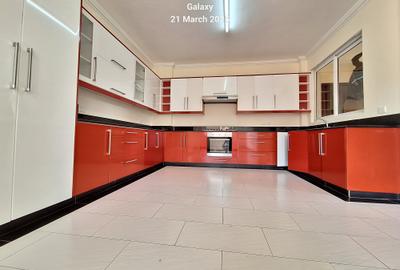 3 Bed Apartment with En Suite at Brookside Drive - 4