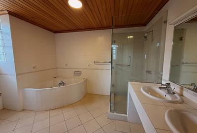 5 Bed House with En Suite in Runda - 3