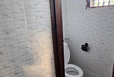 4 Bed House with En Suite at Hs99 - 3