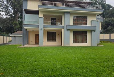 4 Bed House with En Suite in Rosslyn - 2