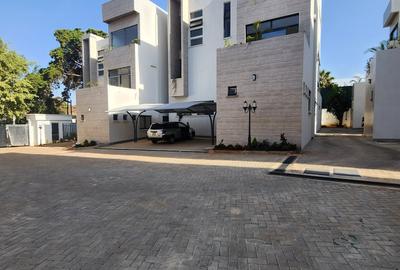 5 Bed Villa with Staff Quarters in Lavington