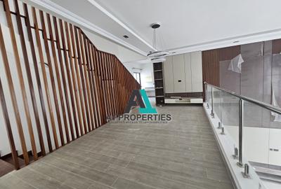 5 Bed Townhouse with En Suite in Lavington - 4