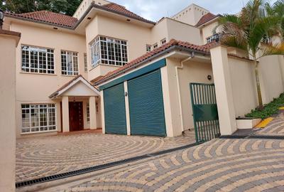 4 Bed Townhouse with En Suite at Grevilie Grove