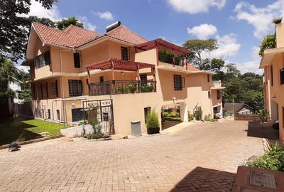 5 Bed Townhouse with En Suite in Kyuna