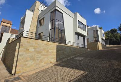 5 Bed Villa with En Suite at Apple Cross - 3