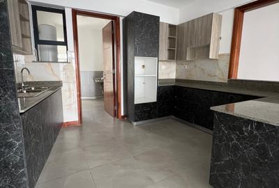 2 Bed Apartment with En Suite in Kilimani - 3