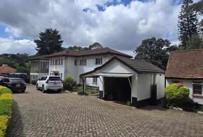 5 Bed House with En Suite at Lavington Green