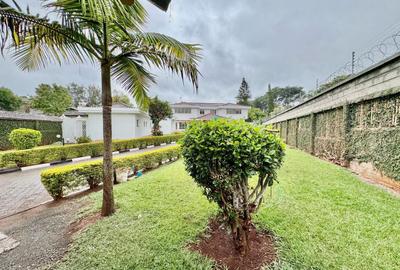 5 Bed House with En Suite in Runda