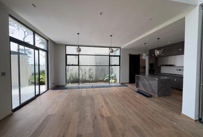 5 Bed Townhouse with En Suite in Runda - 4