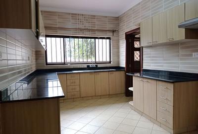 4 Bed Apartment with En Suite in Westlands Area