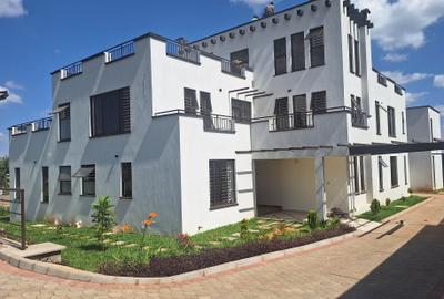 6 Bed House with En Suite in Runda