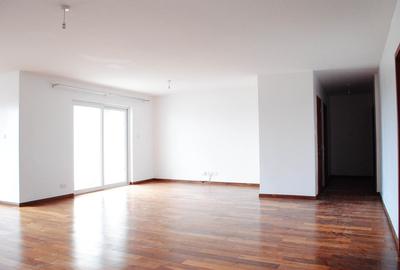 3 Bed Apartment with En Suite in Lavington