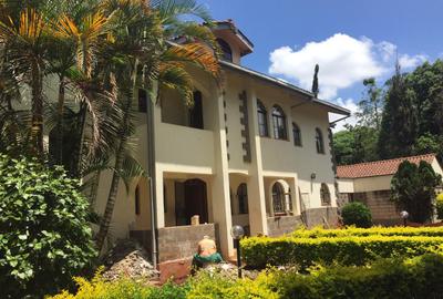 6 Bed House with En Suite in Runda