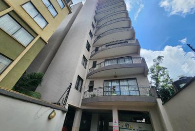 4 Bed Apartment with En Suite at 2Nd Parklands Avenue