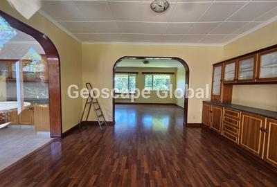 4 Bed House with En Suite in Lavington - 3