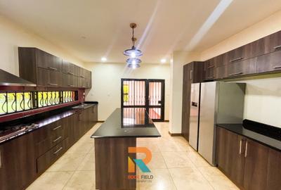 4 Bed Townhouse with En Suite at Runda Mumwe - 3