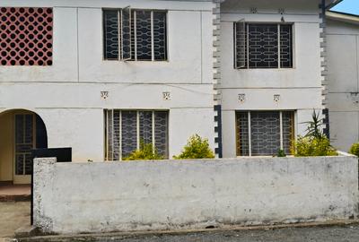 2 Bed House with En Suite at Karen