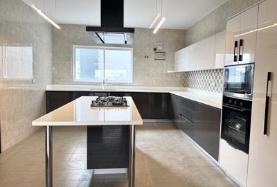 3 Bed Apartment with En Suite in Riverside - 4