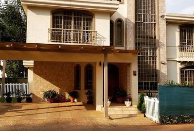 5 Bed House with Garden in Lavington