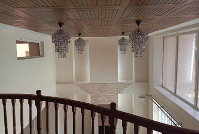 5 Bed Townhouse with En Suite in Lavington - 3