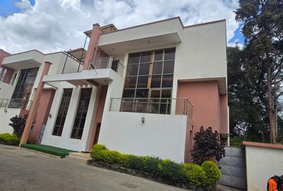 5 Bed Townhouse with En Suite at Lavington Green