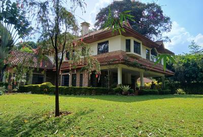 5 Bed Villa with En Suite in Rosslyn