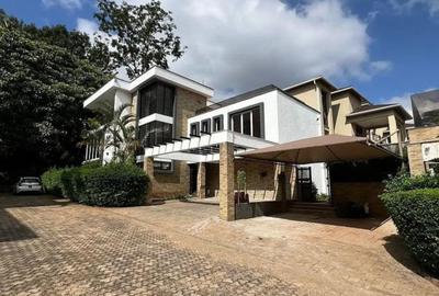 5 Bed Villa with En Suite in Lavington