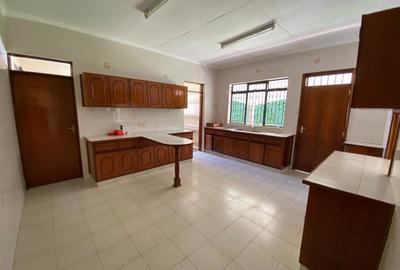 4 Bed House with En Suite in Runda - 3