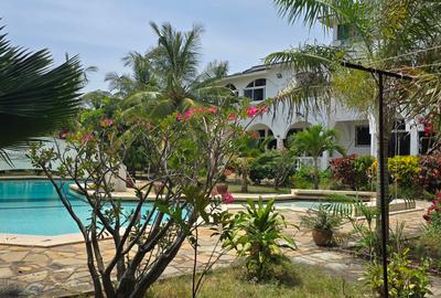 7 Bed Villa with En Suite at Serena Area - 3