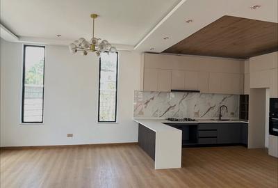 5 Bed Townhouse with En Suite at Lavington Green - 4