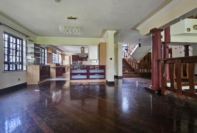 5 Bed House with En Suite in Runda