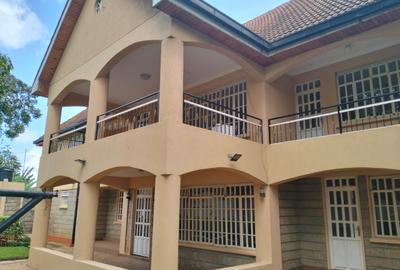 4 Bed Townhouse with En Suite at Lonetree - 2