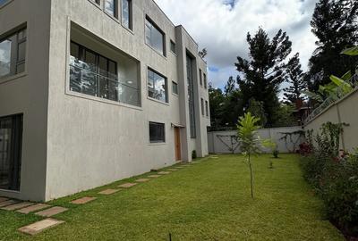 6 Bed Townhouse with En Suite at Lavington Green