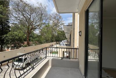 6 Bed Townhouse with En Suite in Lavington - 2