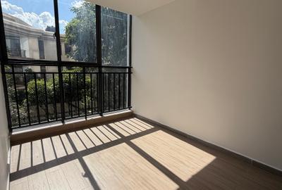 1 Bed Apartment with Swimming Pool in Riverside - 2