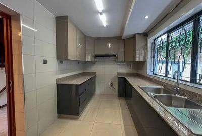 4 Bed Townhouse with En Suite in Westlands Area - 2