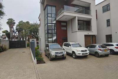 5 Bed Townhouse with En Suite at Lavington Green