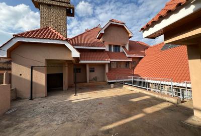 8 Bed House with En Suite at Gardens