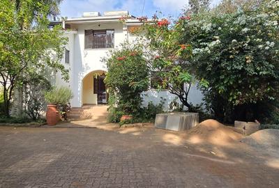 4 Bed House with En Suite in Runda