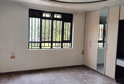 8 Bed House with En Suite at Ridgeways