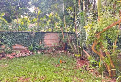 Serviced 2 Bed Apartment with En Suite in Nyari