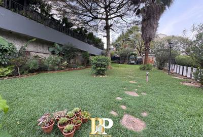 4 Bed Townhouse with En Suite in Riverside - 2