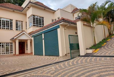4 Bed Townhouse with En Suite in Kyuna