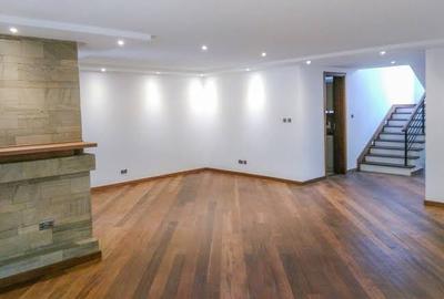 5 Bed Townhouse with En Suite at Lavington - 3