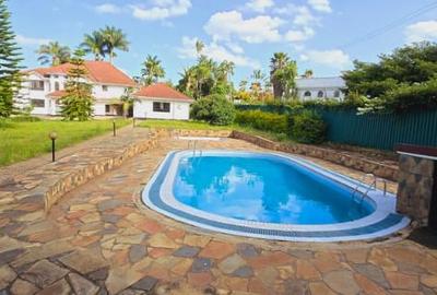 5 Bed House with En Suite at Nyari