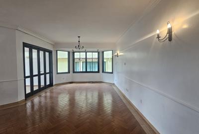 4 Bed Villa with En Suite at Kyuna Close - 4